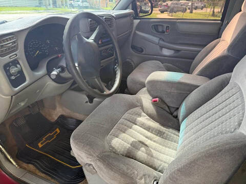 2000 Chevrolet S-10 LS