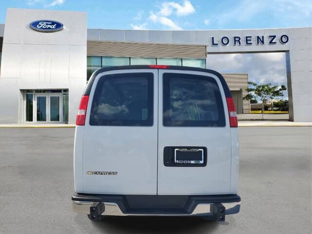 2024 Chevrolet Express 2500