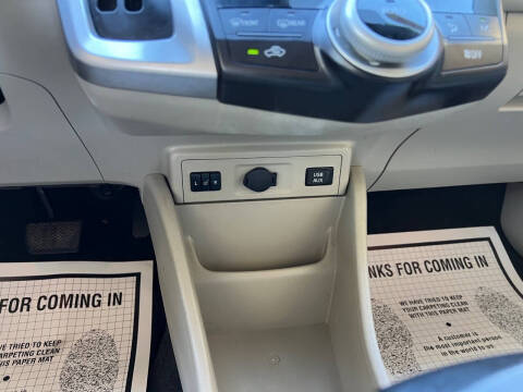 2013 Toyota Prius v Five