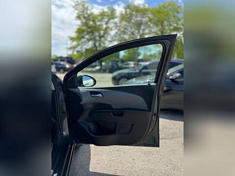 2016 Chevrolet Sonic LT Auto