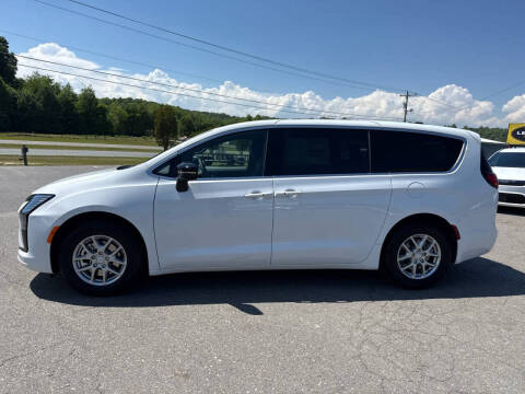 2027 Chrysler Pacifica Select
