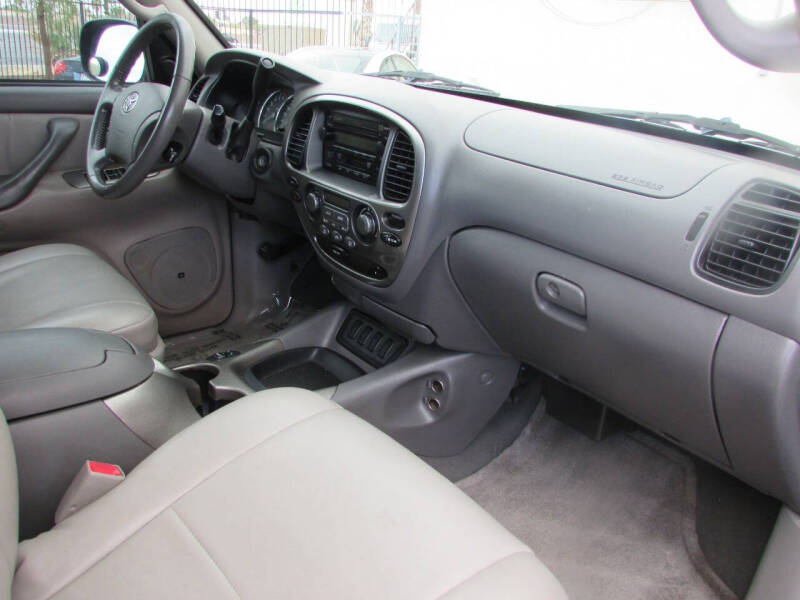 2006 Toyota Sequoia Limited photo 15