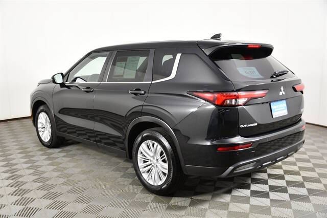 2022 Mitsubishi Outlander ES