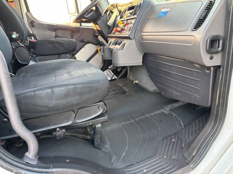 2015 Freightliner M2 106
