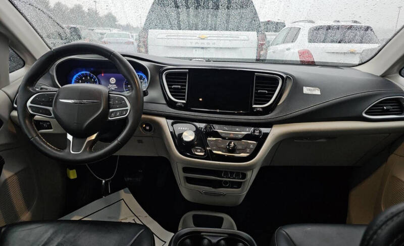 2022 Chrysler Pacifica Touring L