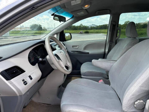 2011 Toyota Sienna Base 7-Passenger