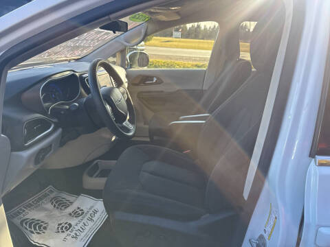 2022 Chrysler Voyager LX