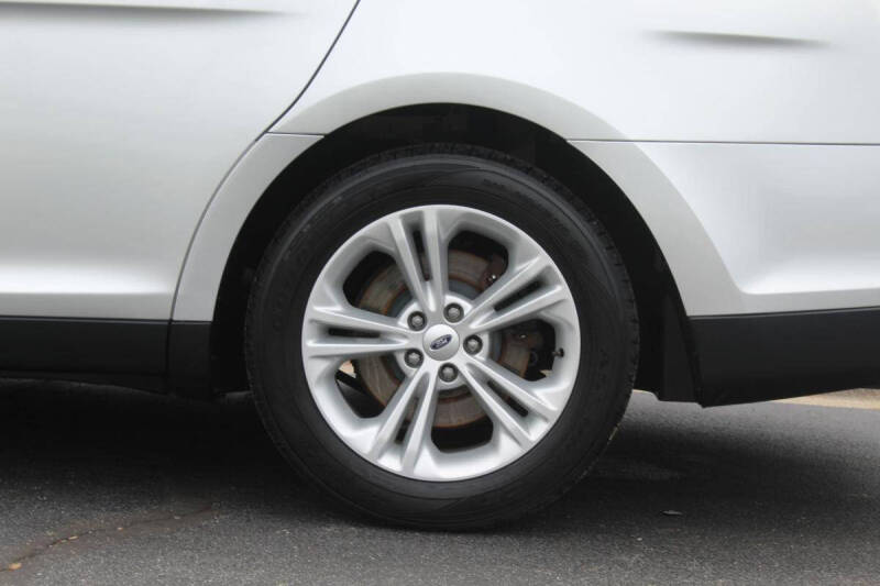 2017 Ford Taurus SEL