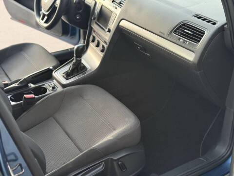 2016 Volkswagen Golf TSI SE