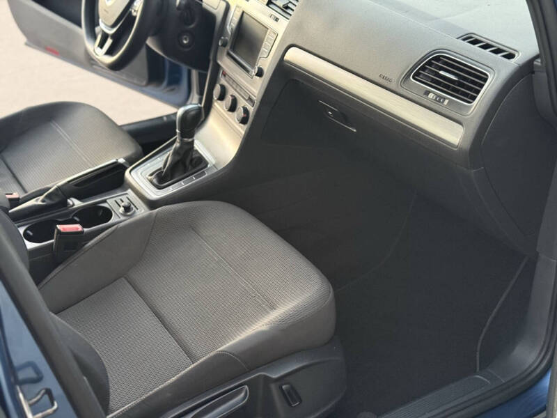 2016 Volkswagen Golf TSI SE