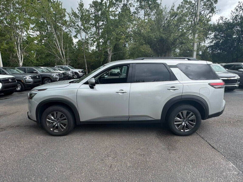 2025 Nissan Pathfinder SV