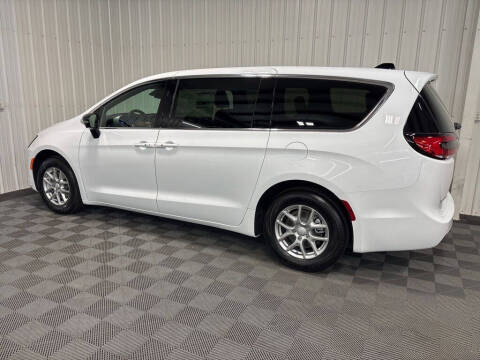 2027 Chrysler Pacifica Select