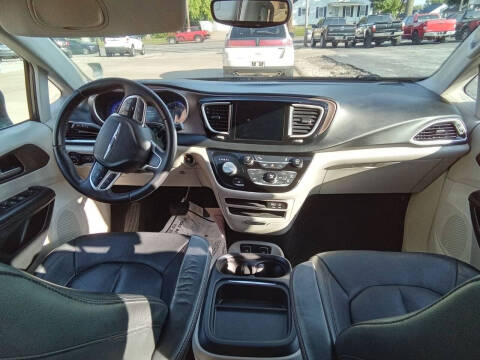 2017 Chrysler Pacifica Touring-L