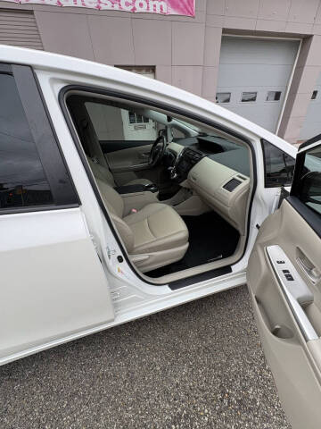 2012 Toyota Prius v Five