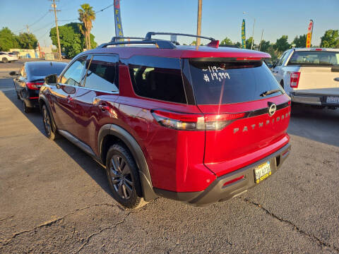 2022 Nissan Pathfinder SV