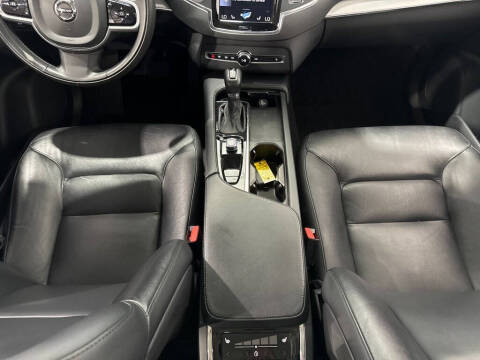 2022 Volvo XC90 T5 Momentum