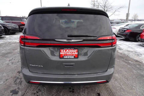 2022 Chrysler Pacifica Touring L