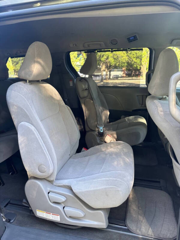 2015 Toyota Sienna LE 8-Passenger