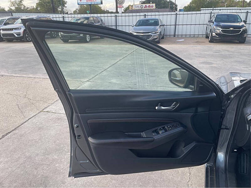 2022 Nissan Altima 2.5 SR