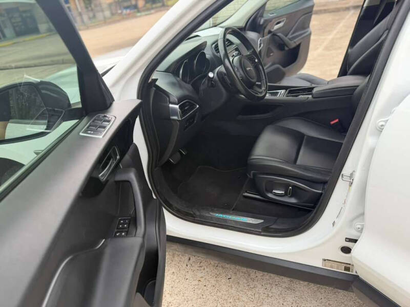 2019 Jaguar F-PACE 25t Premium