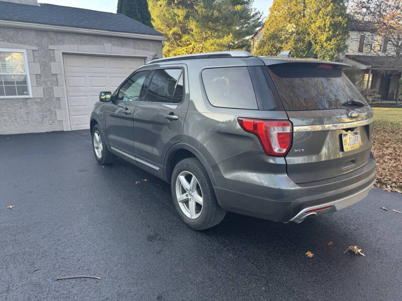 2016 Ford Explorer XLT's photo