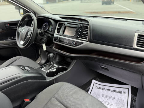 2016 Toyota Highlander LE