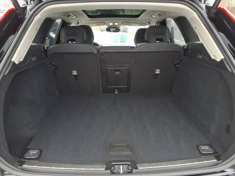 2025 Volvo XC60 B5 Plus Dark Theme