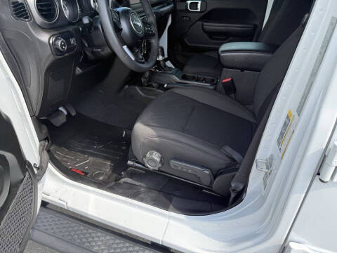 2023 Jeep Gladiator Sport S