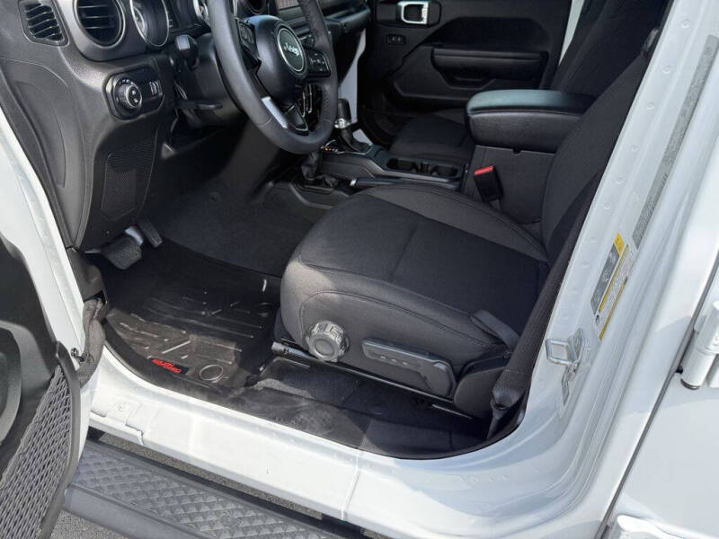 2023 Jeep Gladiator Sport S