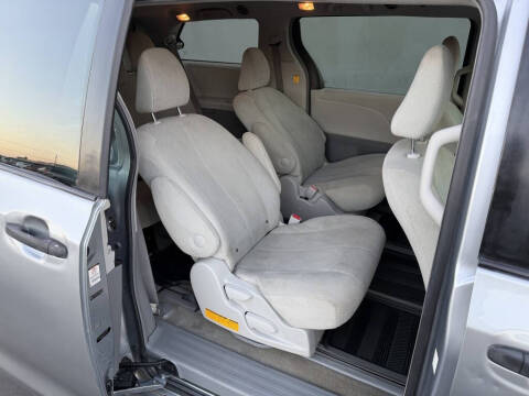 2012 Toyota Sienna Base 7-Passenger