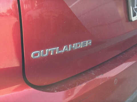 2022 Mitsubishi Outlander ES