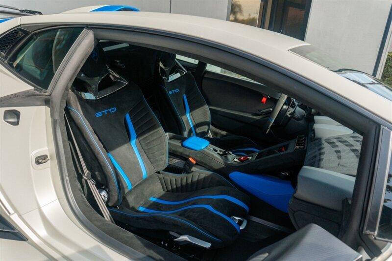 2022 Lamborghini Huracan STO