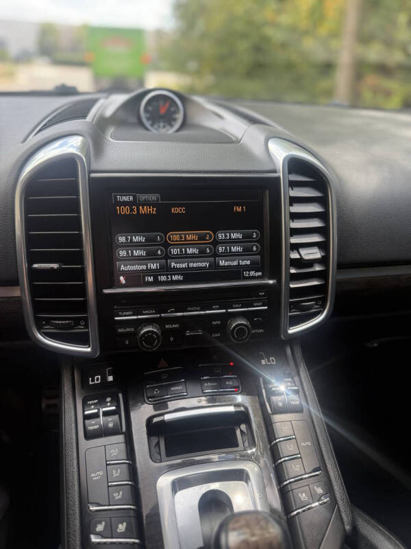 2013 Porsche Cayenne GTS