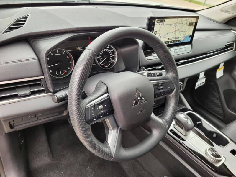 2026 Mitsubishi Outlander ES