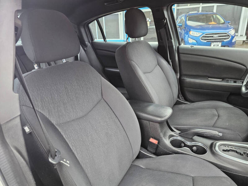 2013 Chrysler 200 LX