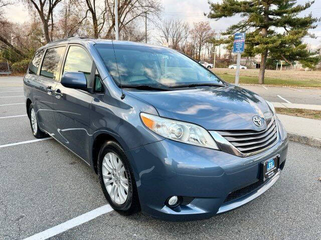 2014 Toyota Sienna XLE 8-Passenger