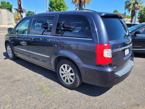 2014 Chrysler Town and Country Touring