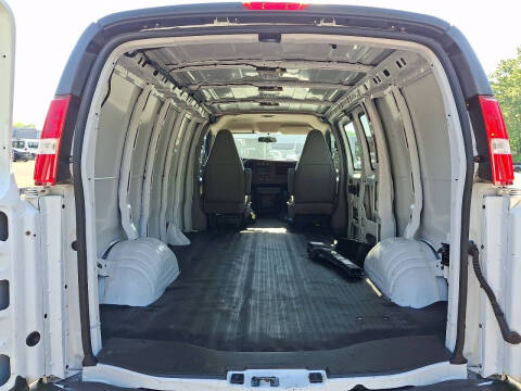 2022 Chevrolet Express 2500