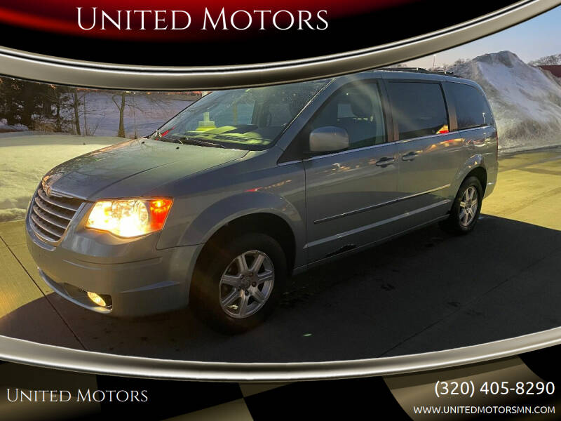 2009 Chrysler Town and Country for sale at United Motors in Saint Cloud MN