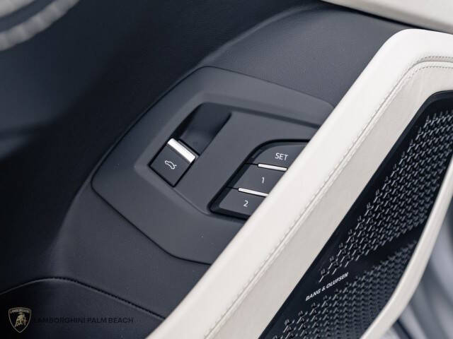 2024 Lamborghini Urus S