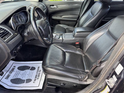 2017 Chrysler 300 Limited