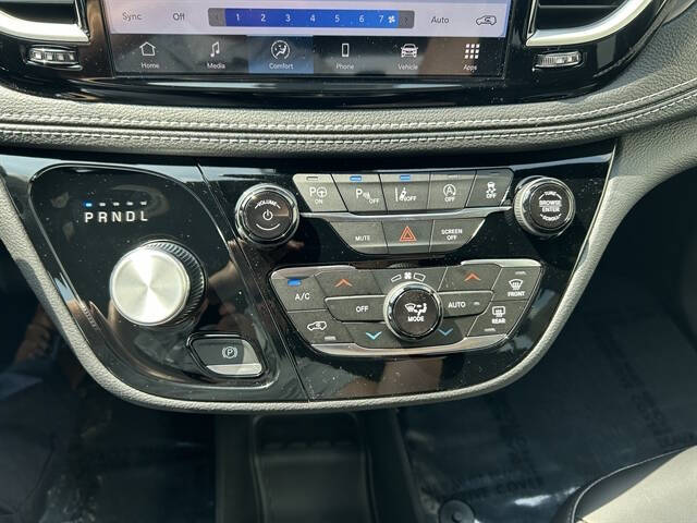 2025 Chrysler Pacifica Select