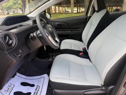 2015 Toyota Prius c One