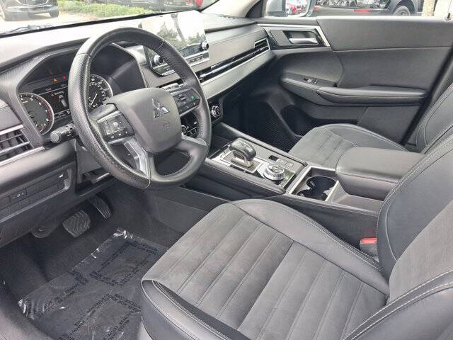 2024 Mitsubishi Outlander SE