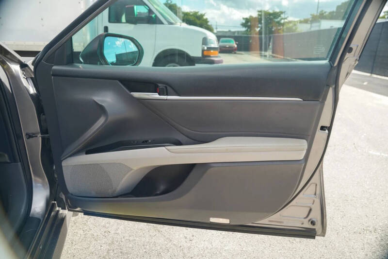 2020 Toyota Camry LE