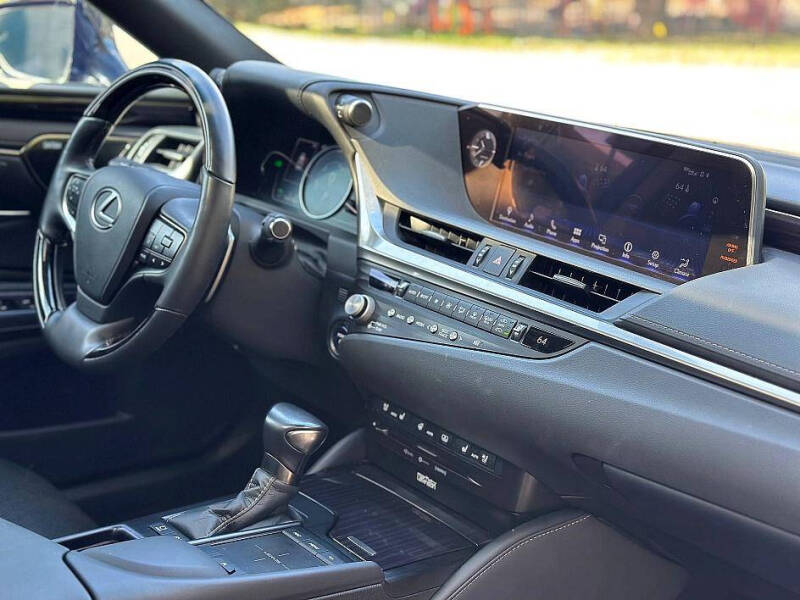 2021 Lexus ES 300h Ultra Luxury