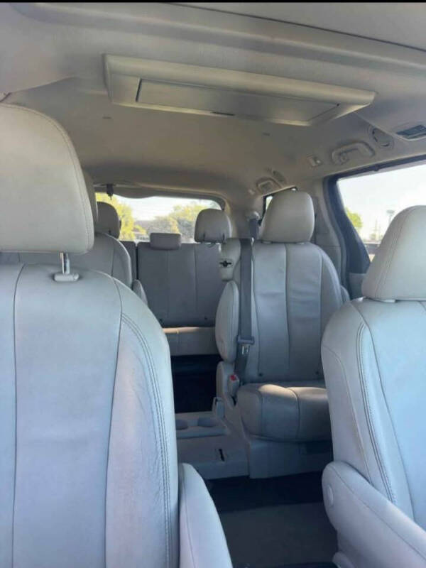 2013 Toyota Sienna XLE 8-Passenger