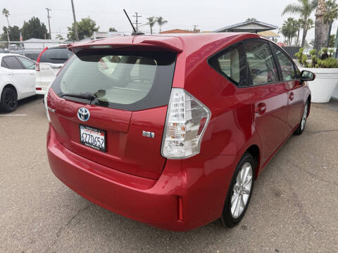 2013 Toyota Prius v Five
