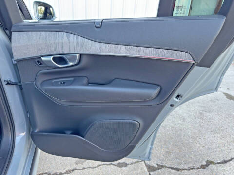 2024 Volvo XC90 Recharge T8 Ultimate Bright Theme 7P