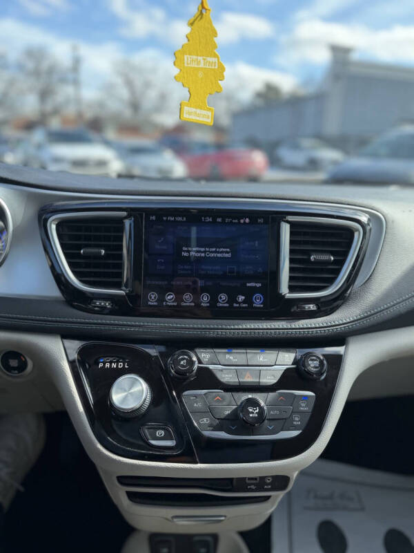 2017 Chrysler Pacifica Hybrid Platinum